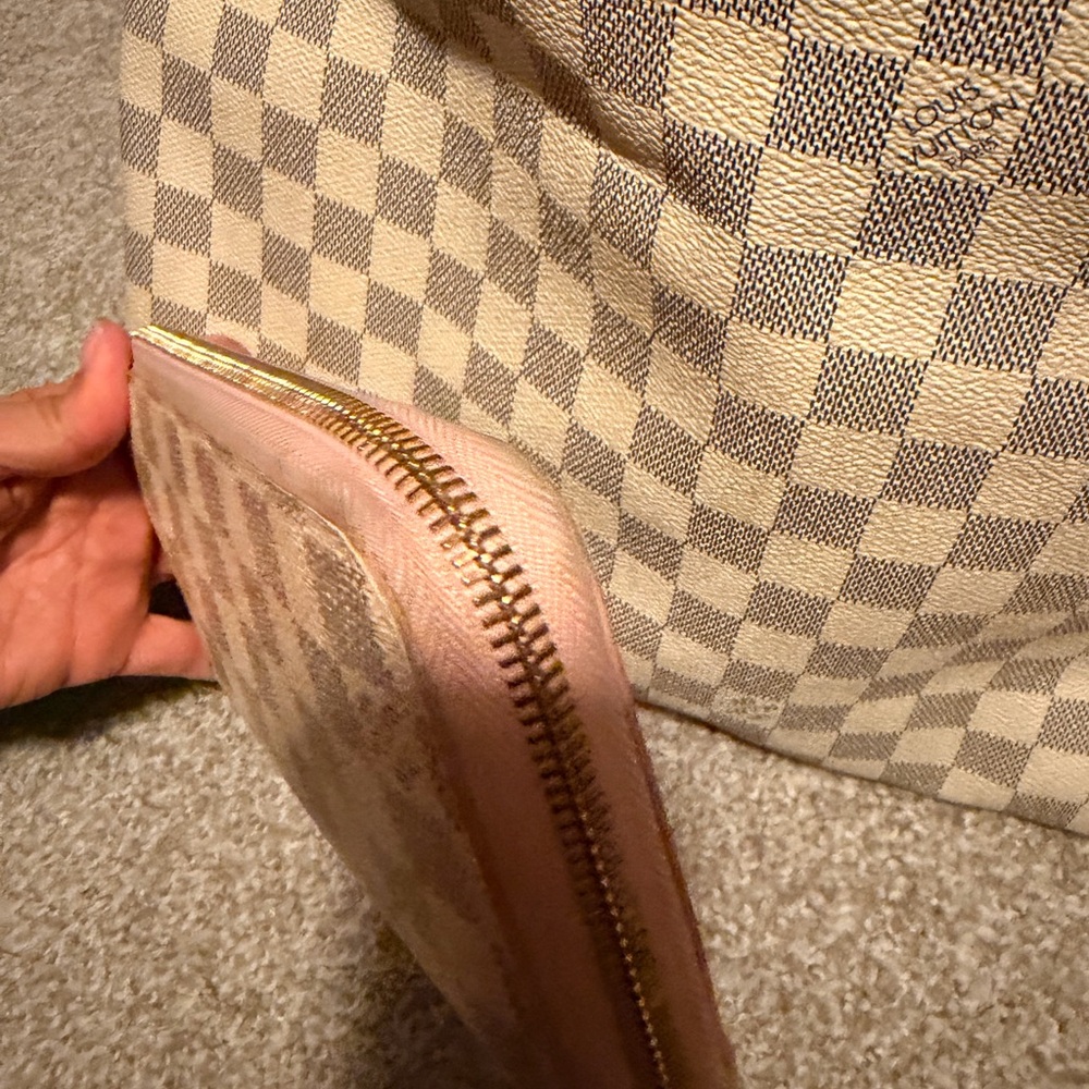 Louis Vuitton Beige and Gray Checkered Shoulder Bag - Picture 3 of 9